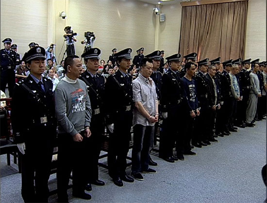 Defendants Liu Xuejun, Liu Zhongwei and Lv Bin were convicted of harboring and conniving at underworld organizations and accepting bribes, and were sentenced to fixed-term imprisonment of 16 years, 13 years and 11 years respectively, and their illegal income was confiscated.