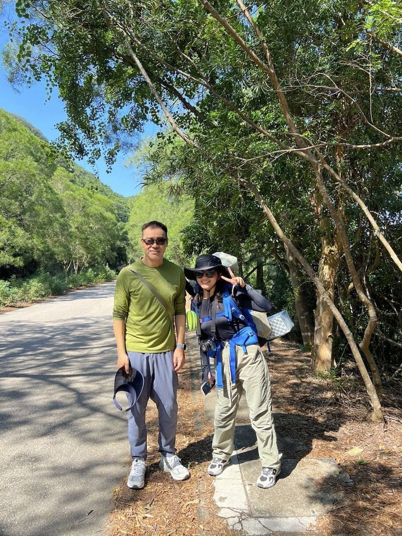 59-Year-old Liu Qingyun was met by chance while climbing alone, dressed up close to the people without airs