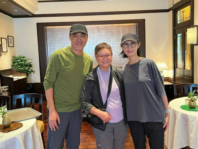 59-Year-old Liu Qingyun was met by chance while climbing alone, dressed up close to the people without airs